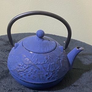 Old Dutch Suzume 24oz Cast Iron Blue Teapot